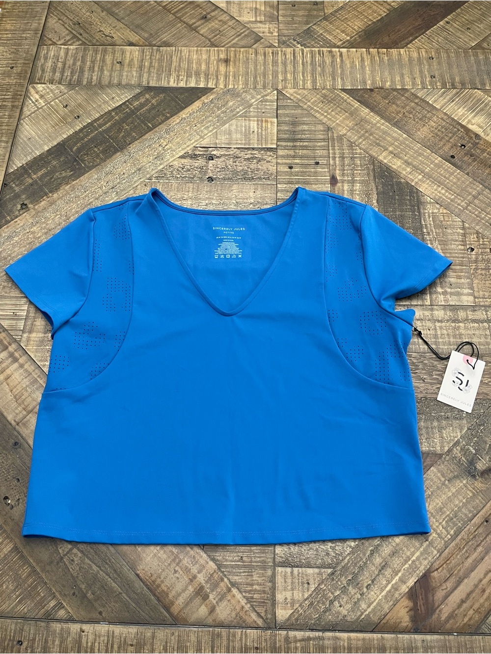 Sincerely Jules Active Cropped Short Sleeve Top – V-Neck, Blue